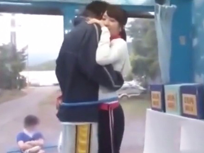 彼氏じゃないのに‥ラップ越しキスで発情して一線を越えちゃう素人娘ｗ