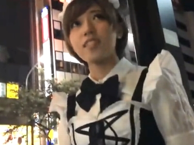 秋葉原でナンパした激カワメイドの手コキ＆フェラテクに耐えれず精子大量噴射！