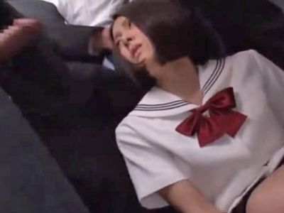 「えっ…痴漢！？」満員電車で屑痴漢に顔射されちゃった巨乳JK