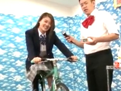 「ぇ？いやヤダぁ！見えちゃう…」罰ゲームでハメ倒されるギャル系JK