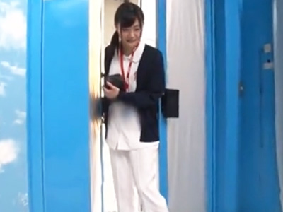 「え、おっきい…」出勤前のナースにお願いして一発だけ中出しさせてもらったw