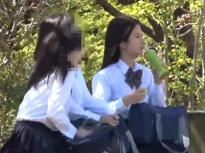 清楚のようにみえて…草むらで野ションすることが性癖の変態JK！用務員に見つかって強制レイプｗ