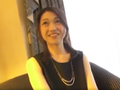 「ドキドキしちゃいます‥」若く見えるカワイイ四十路人妻が初撮りでガチイキ