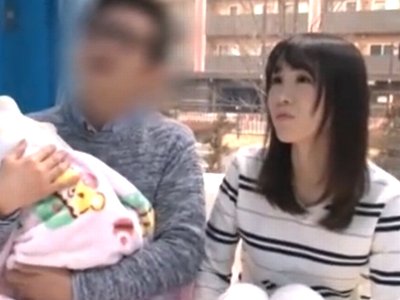 「え？え？中…？」子持ち人妻がMM号で禁断の中出しパコ