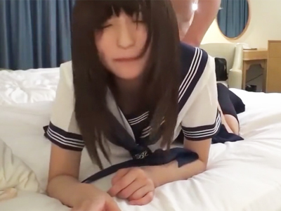 おっさんにパコパコ突かれて幸せそうにあえぐ激カワJK