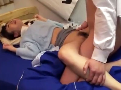 優しく勉強を教えてくれる家庭教師のお姉さんに我慢できずに即ハメ中出し