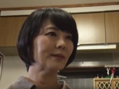 熟女未亡人に性欲衰えない老人が言い寄って欲求不満解消しあう中出しFUCK