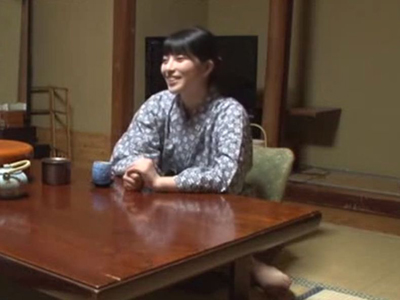 出張先での相部屋で一線を越える上司と部下