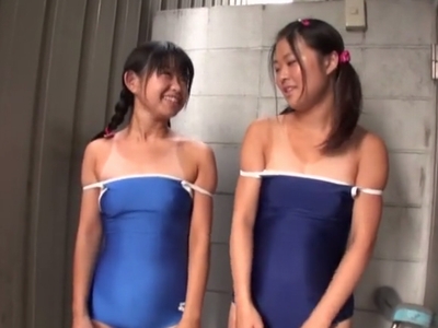 ガチでアウトなパイパンロリっ娘に声掛け→野外でスク水に着替えさせて中出しキメるド変態ｗ