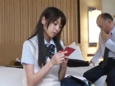 「あぁっ！出してえぇぇ！！」円光JKと制服着衣SEXしてスカート汚してもうたｗ