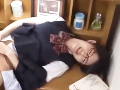 親がいない間に教え子を輪姦！欲望のままに腰を打ちつける最低な家庭教師