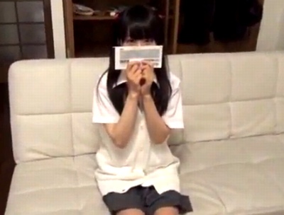 パイパンつるペタ女子校生にお菓子を与えてたっぷり中出しハメ撮りｗ