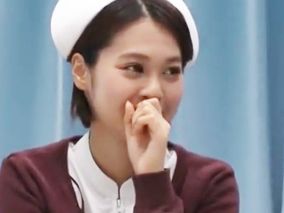 包茎チンコに悩む患者の早漏改善に協力する美人看護師