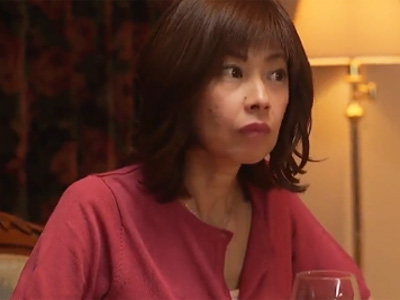 昔から好きだった母親の友人に久々の再会→美貌に耐えきれず夜這いを仕掛けパコハメ