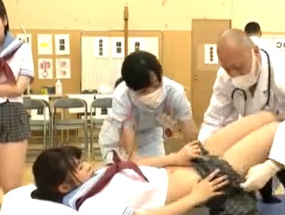 「えっ…いきなり…」健康診断でパンツまで脱がされて大量種付けされる巨乳JK