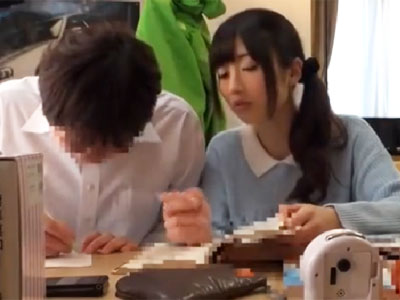 勉強を優しく教えてくれる美人家庭教師に対して性欲を抑えられずに強引パコ